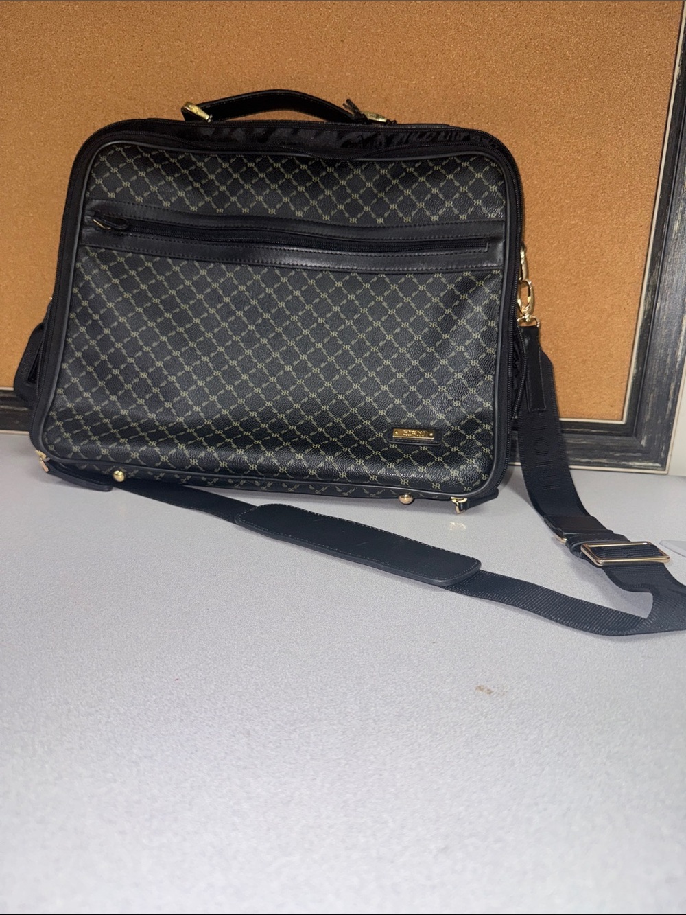 Rioni Signature (Black) Jetsetter's briefcase